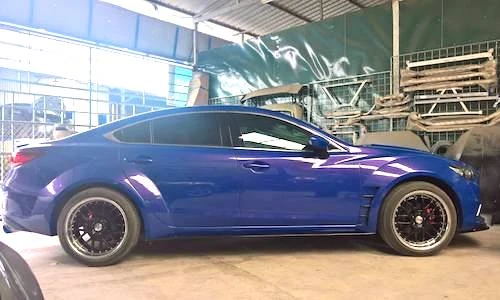 Soi sedan Mazda 6 độ widebody “hàng thửa” tại Hà Nội