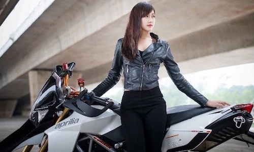 Kiều nữ Việt “so chân" cùng hàng độc Aprilia Dorsoduro 1200