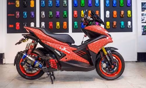 Yamaha NVX khoác áo Louis Vuitton "đỏ choé" tại Sài Gòn 