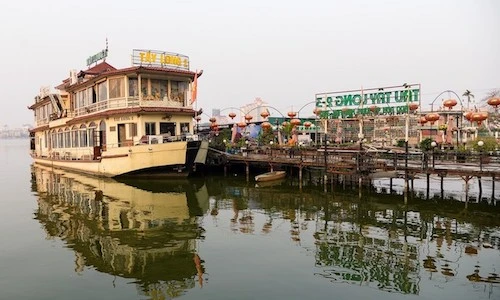 Du thuyền, nhà hàng chây ì bất chấp lệnh di dời khỏi hồ Tây