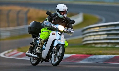 9X Hàn Quốc “phượt” xuyên lục địa bằng Honda Super Cub