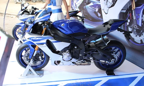 "Soi" siêu môtô Yamaha R1 2016 chính hãng tại Hà Nội