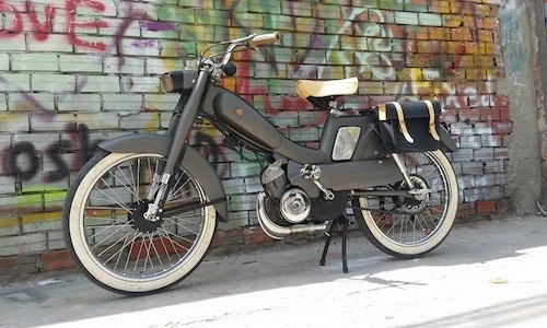 Xe đạp máy Mobylette 60 tuổi “còn zin” tại Việt Nam