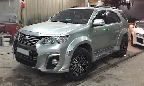 Toyota Fortuner đời cũ “lột xác” thành Lexus LX570 siêu sang