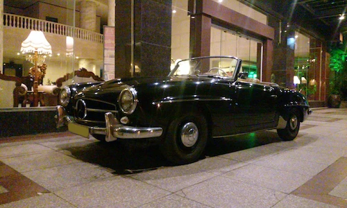 Xế cổ mui trần tiền tỷ Mercedes 190SL “siêu hiếm” tại VN