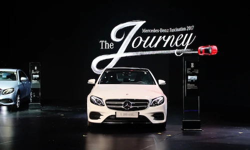 "Soi" dàn xe sang Mercedes-Benz hơn 150 tỷ tại Hà Nội