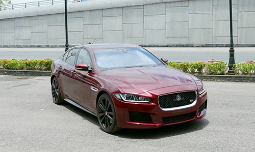 "Báo đỏ" Jaguar XE S bản đặc biệt chính hãng tại VN