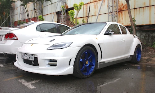 Mazda RX-8 “nhái” Ferrari siêu chất tại Sài Gòn