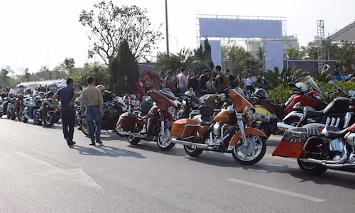 Hàng trăm môtô “khủng” họp mặt đầu năm tại Hà Nội