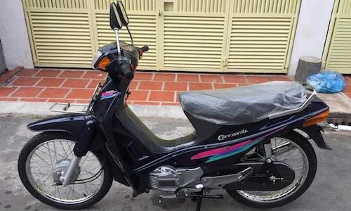 Huyền thoại xe máy Suzuki Crystal 110 "siêu zin" tại VN