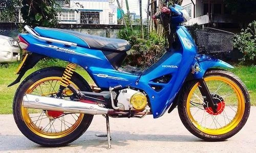 Ngắm Honda Dream 125 Thái Lan độ dàn chân “ngoại cỡ“