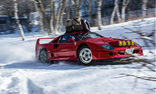 Dân chơi Nhật lắp xích vào siêu xe Ferrari F40 "nghịch tuyết"