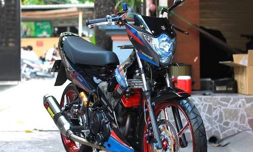 Dân chơi Sài Gòn độ Suzuki Satria F150 "hàng khủng"