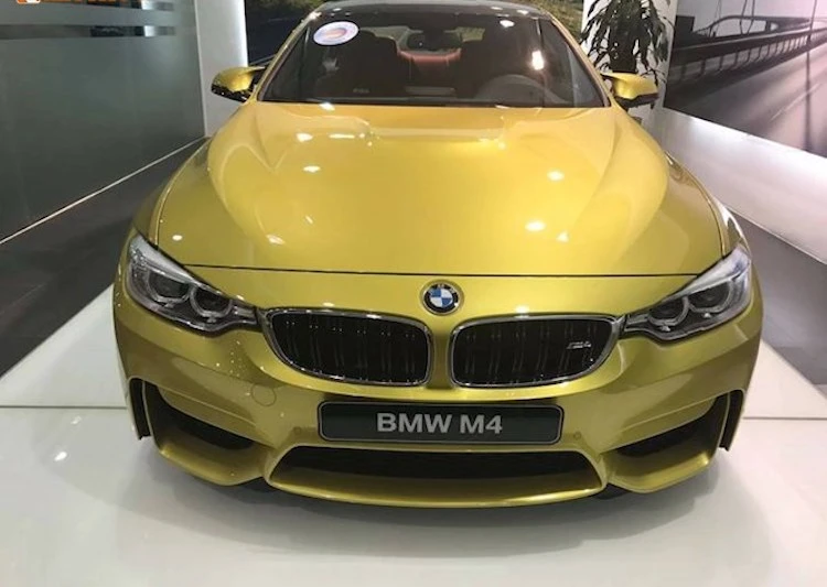 "Soi" BMW M4 tiền tỷ, màu độc độ mâm khủng tại Sài Gòn