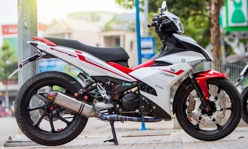 Yamaha Exciter "độ chân dài” Honda NSR150 ở Sài Gòn