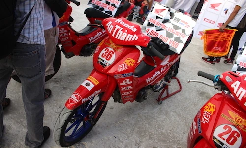 “Soi” Honda Wave 110 độ để đua chuyên nghiệp tại VN