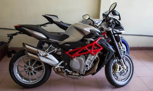 Siêu môtô “hàng độc” MV Agusta Brutale giá 700 triệu tại VN