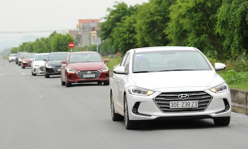 Hyundai Elantra 2016 “uống” 4,6l xăng/100 km?