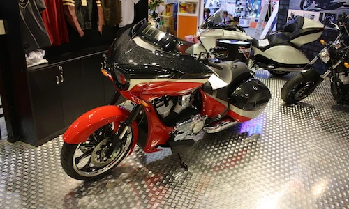 Siêu môtô Victory Magnum bagger giá hơn 1 tỷ tại VN