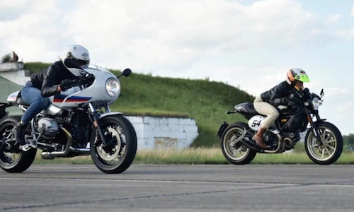 Phái đẹp gợi cảm và cá tính ra sao khi đua môtô PKL?