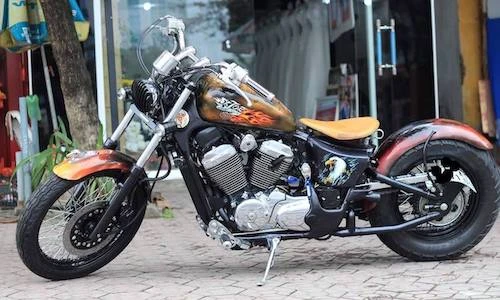 Honda Steed độ bobber, sơn airbrush chơi Tết tại Hà Nội