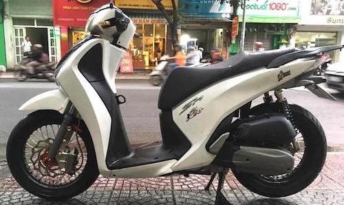 Honda SH độ bánh căm “độc nhất” tại Việt Nam