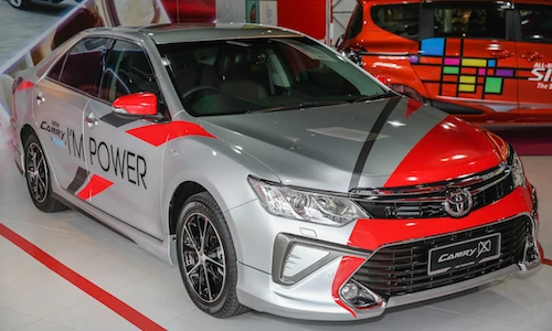 Toyota ra mắt Camry 2.0G X bản thể thao giá 815 triệu