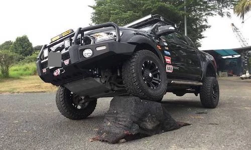 Ford Ranger Wildtrak độ offroad “siêu khủng” tại Sài Gòn