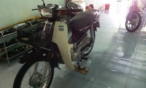 Honda Dream Thái chạy 20 năm đẹp "như mới" tại VN