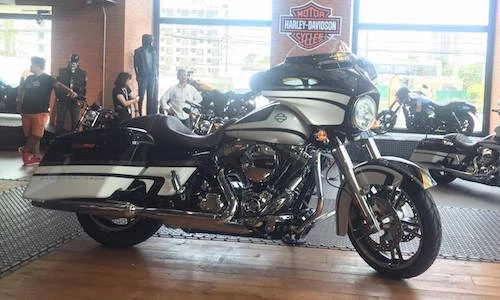 Harley Street Glide 2016 limited “kịch độc" giá 1,2 tỷ đồng