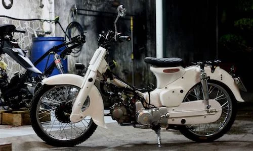 Honda Super Cub 78 “nát” độ phong cách học sinh Việt