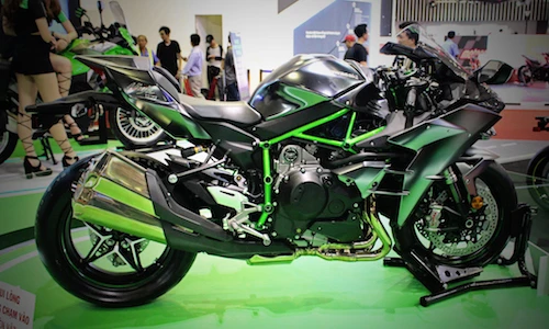 Môtô "khủng” Kawasaki Ninja H2 Carbon tiền tỷ tại VN