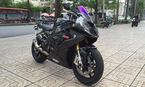 Siêu môtô 758 triệu BMW S1000RR độ carbon "khủng" tại VN