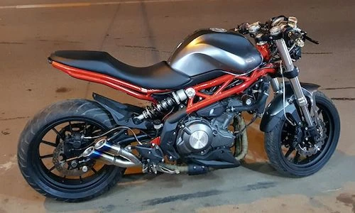 Thợ Sài Gòn độ môtô Benelli BN302 Cafe racer "siêu chất"