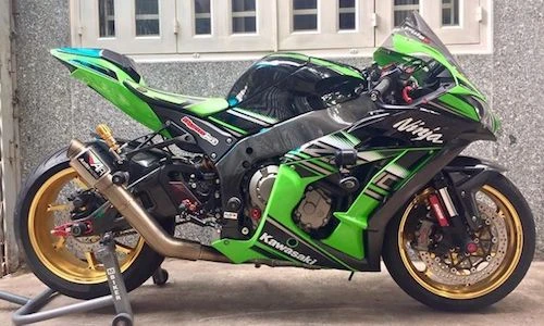 Dân chơi Việt chi 200 triệu độ siêu môtô Kawasaki ZX-10R