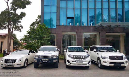 "Chạm mặt" dàn xe sang tiền tỷ, biển khủng ở Quảng Bình