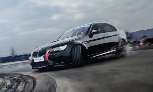 BMW M3 đời cũ “lên đời” xe đua siêu đẳng cấp
