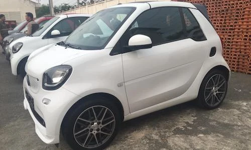 Ôtô “siêu nhỏ” Smart Fortwo Brabus giá 1,4 tỷ về VN