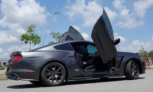 Ford Mustang độ kiểu Lamborghini hết 250 triệu đồng