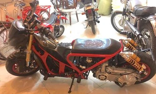 Xe tay ga Honda Faze 250 độ “trần trụi” tại Việt Nam