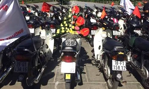 Hơn 400 xe Honda Dream II lăn bánh tại Ninh Bình