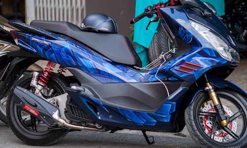 "Xế nổ" tay ga Honda PCX độ kiểng độc đáo tại Sài Gòn