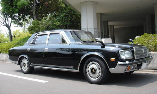 Cận cảnh Century, xe siêu sang “khủng” nhất của Toyota