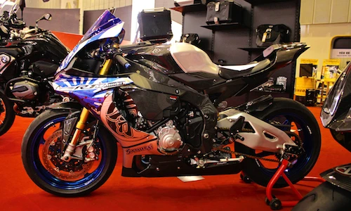 Siêu môtô Yamaha R1M độ “full đồ hiệu” tại Việt Nam