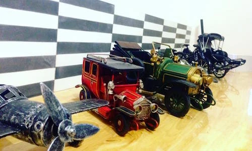 Thợ Việt chế tạo ôtô, xe máy “khủng” từ... sắt vụn