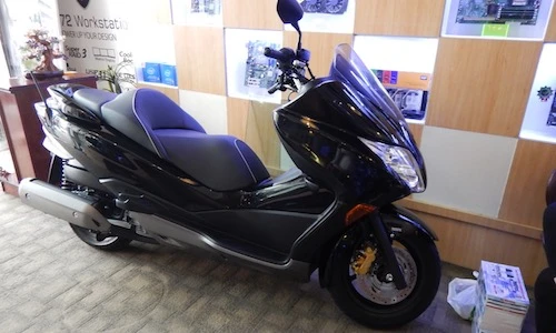 Cận cảnh siêu xe tay ga Honda Forza Z "hàng độc" tại VN