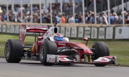 Hàng trăm ôtô "đua tốc độ" tại lễ hội Goodwood 2016