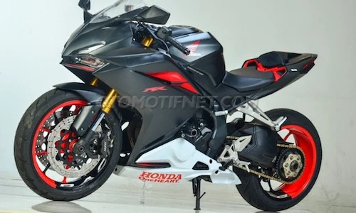 Môtô Honda CBR250RR ngầu hơn với "chân dài" Ducati