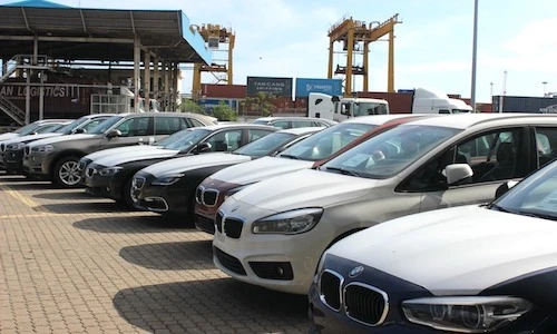 Hàng trăm xe BMW dính án gian lận "phơi mình" tại cảng VN