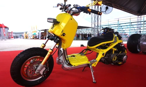 Honda Zoomer 50cc độ “trần trụi” siêu độc tại Sài Gòn